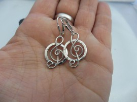 ”Ciklus” -  violinkulcs ezüst fülbevaló - Mithrillion Elegancia
