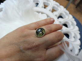 Prehnit egyedi ezüst gyűrű - Mithrillion Elegancia