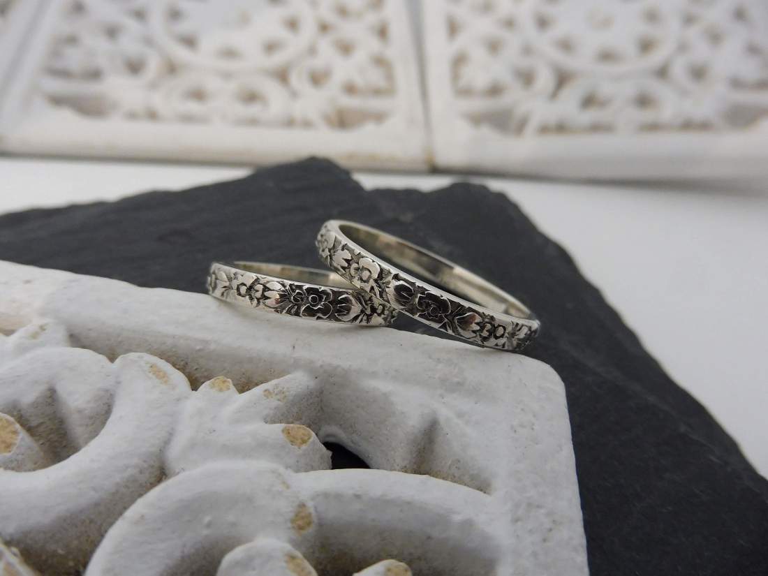 Lukrécia - rusztikus ezüst karikagyűrű - Mithrillion Hagyomány